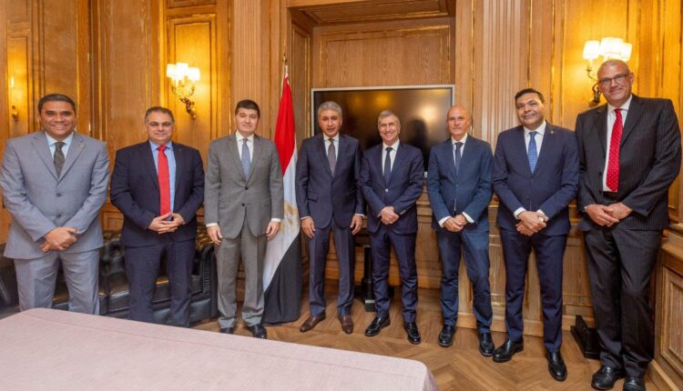 وزير السياحة يبحث مع شركات الطيران الإيطالية تعزيز التعاون وزيادة الحركة السياحية الوافدة إلى مصر