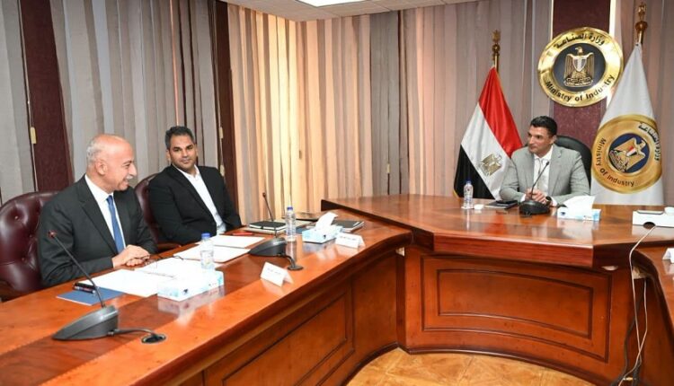 خالد هاشم يبحث مع «أونا إلكتريك» تعميق تصنيع المكونات الكهربائية
