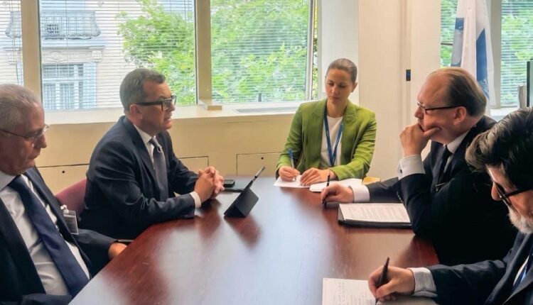وزير التخطيط يبحث مع OECD إطلاق المرحلة الثانية من البرنامج القطري ونقل الخبرات لأفريقيا