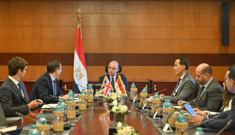 وزير الاستثمار: مباحثات للتعاون مع بريطانيا في الصناعات الدوائية والاستثمار بالمنطقة الاقتصادية