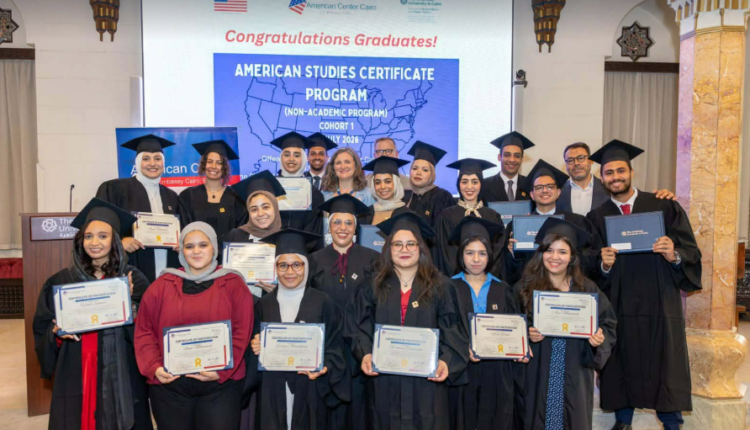 الاحتفال بتخريج الدفعة الأولى من برنامج شهادة الدراسات الأمريكية بالقاهرة