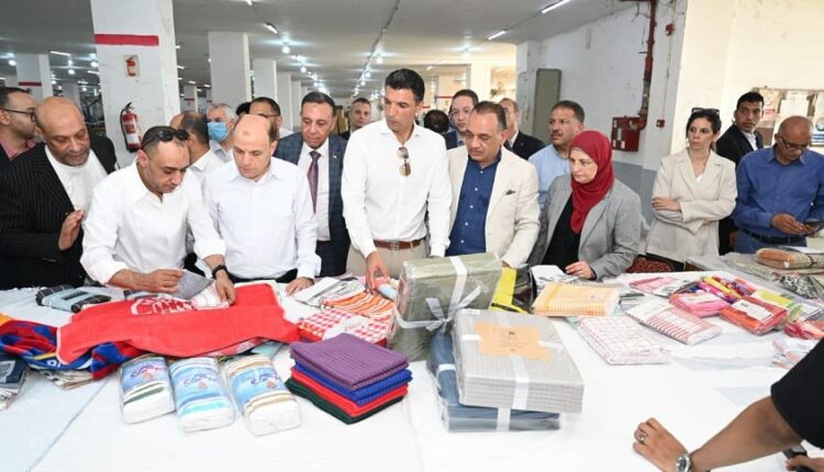 خالد هاشم: المنسوجات والملابس الجاهزة من الصناعات ذات الأولوية في استراتيجية 2030
