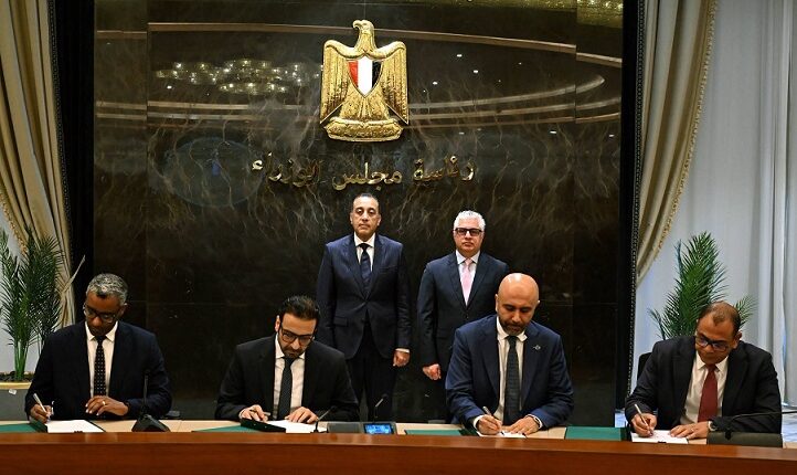 توقيع 3 عقود لتقديم خدمات التخزين والتداول داخل اقتصادية قناة السويس