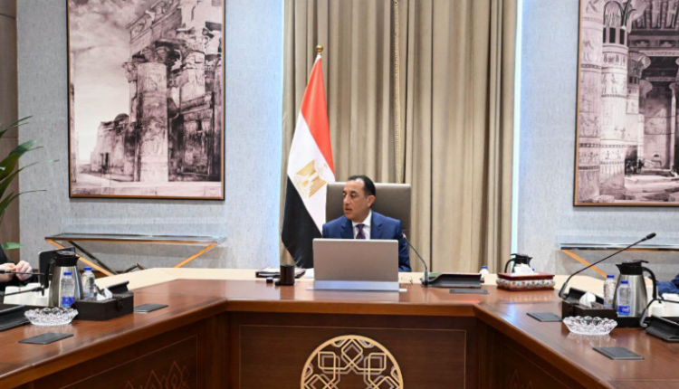 رئيس الوزراء يُتابع خطوات مشروع إحياء منطقة قرافة السيوطي