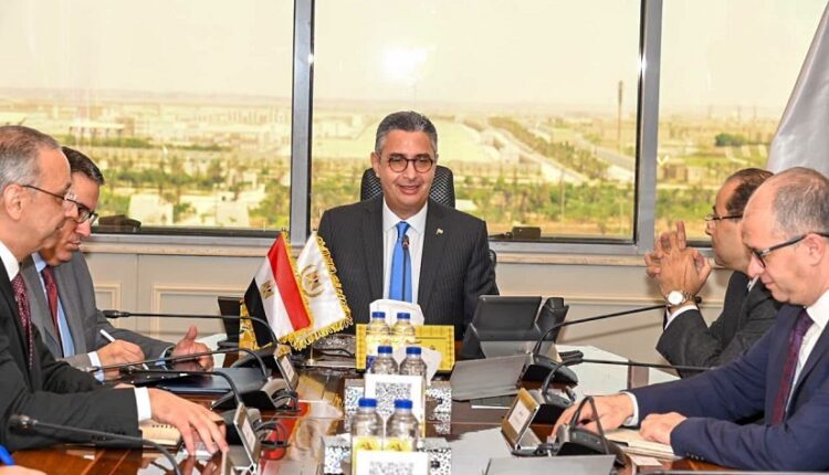 التموين: مباحثات مع المصرية للاتصالات لتطوير منظومات الكارت الموحد والتحصيل الإلكتروني