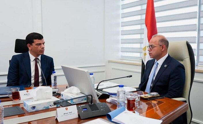 وزير الاستثمار: توطين تكنولوجيا المركبات الكهربائية ضمن رؤية الحكومة لتعزيز التنافسية