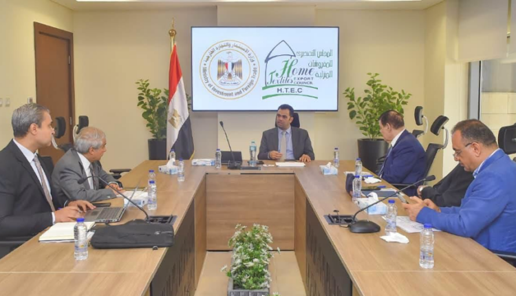 وزارة الاستثمار تبحث مع المجلس التصديري للمفروشات خطة زيادة الصادرات حتى 2030