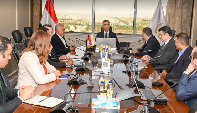 وزير التموين يبحث مع «اورانج مصر» توظيف الحلول الرقمية في تطوير منافذ «كاري أون»