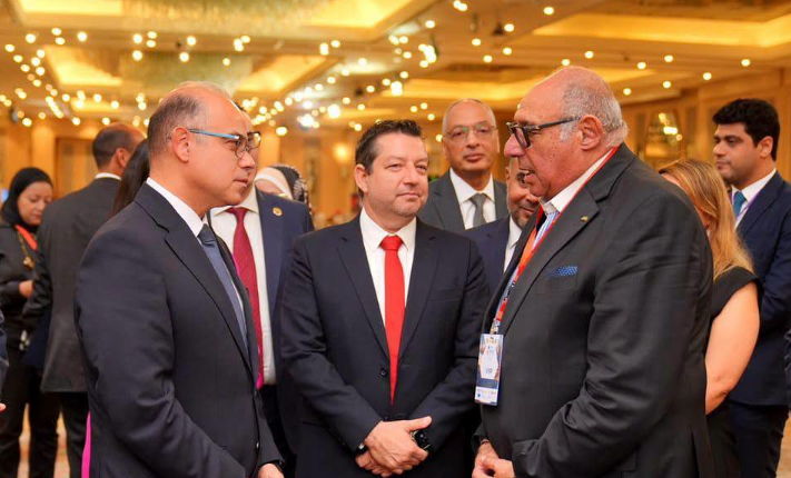 وزير الاستثمار يوجه بسرعة إزالة معوقات التصدير خلال جولة ببعثة المشترين الدوليين