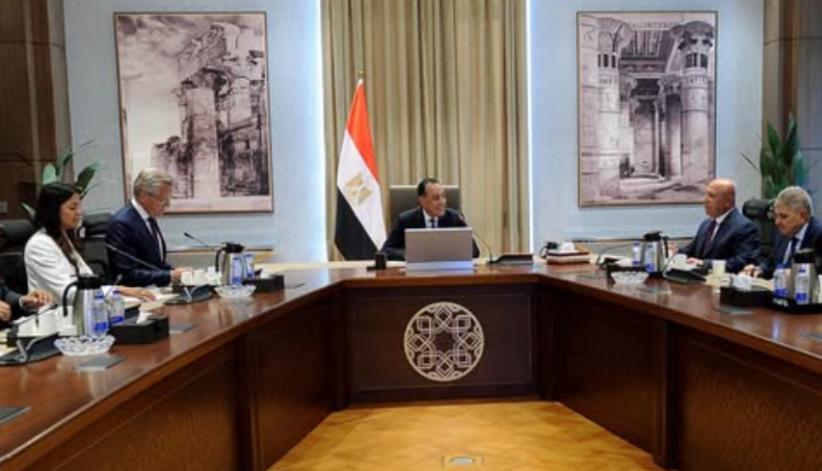رئيس الوزراء: حريصون على مواصلة التعاون مع ميرسك وكبرى شركات الشحن العالمية