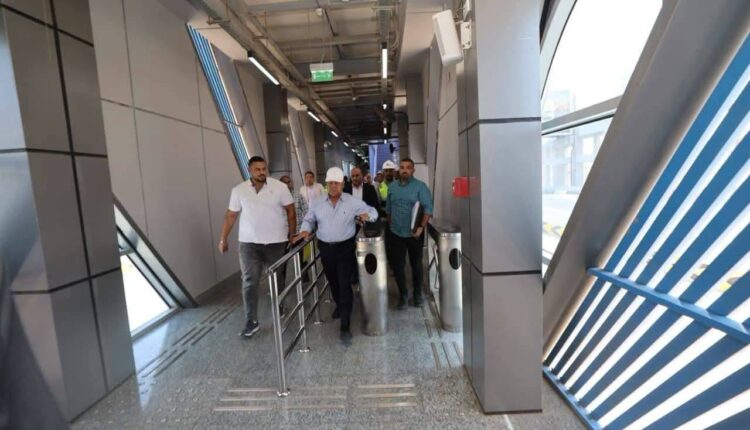 وزير النقل يتفقد جاهزية المرحلة الثانية من مشروع الأتوبيس الترددي السريع