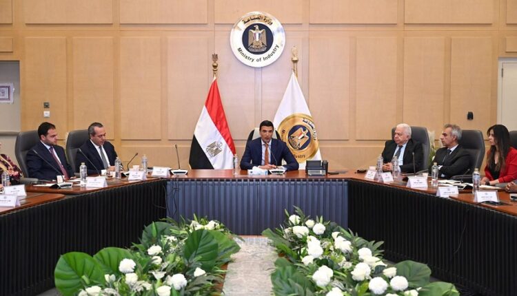 الصناعة: خطة لخفض استهلاك الغاز بمصانع السيراميك 25% والكهرباء 15%